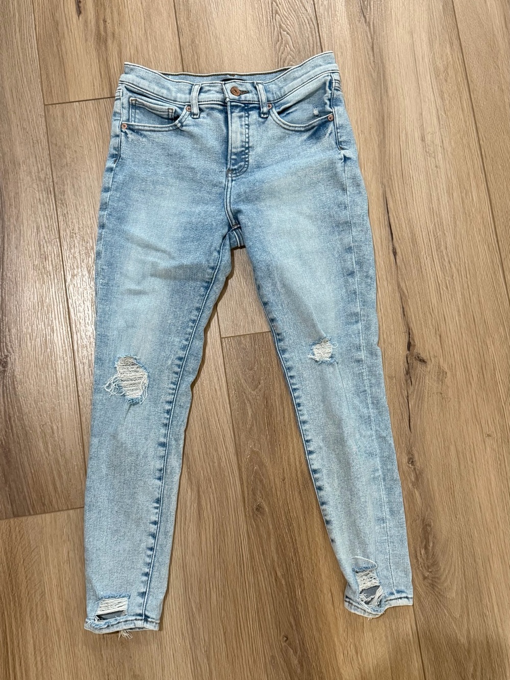 Express Mid-Rise Cropped Skinny Light Wash - Women size 4